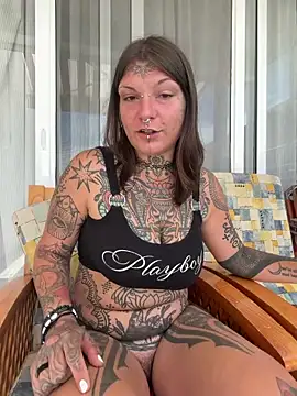 lizzardqueeen online show from June 13, 1:19 pm