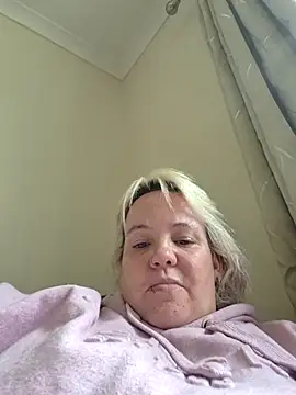 Bigbustedcurvylady online show from May 19, 4:58 pm