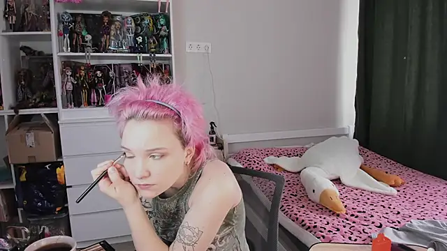 School Love online show from March 13, 7:31 am