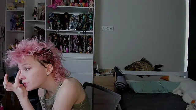 School Love online show from February 9, 7:21 am