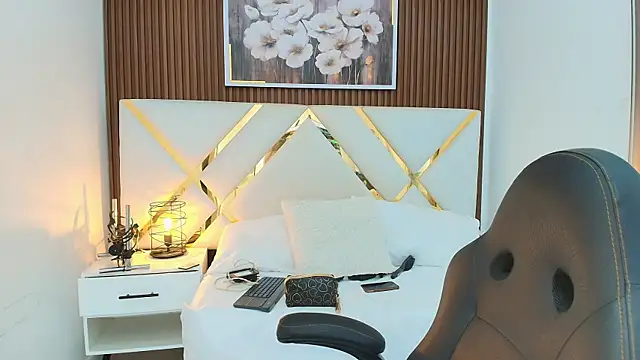 Emelie Ch1 online show from April 1, 5:19 am