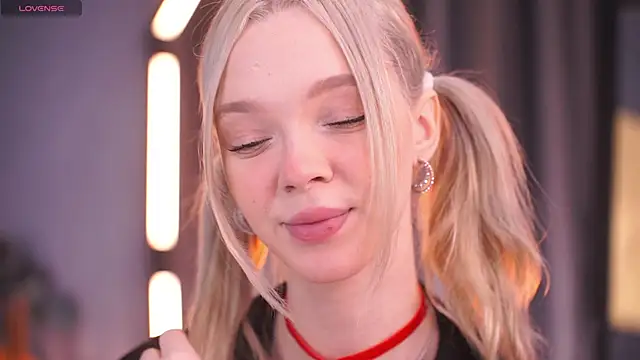  AlinaBailey online show from December 2, 7:43 am