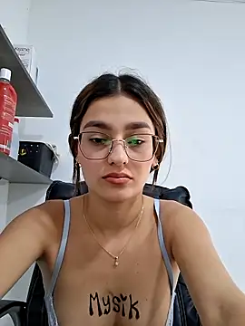 Ary-18 online show from February 10, 2:09 pm