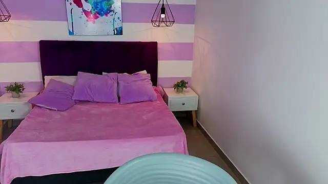 Scarlett  bell online show from April 17, 1:35 pm