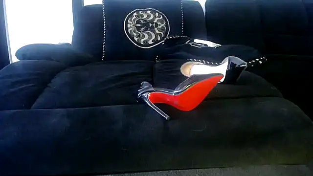 Niquitasparkles online show from November 20, 7:20 am