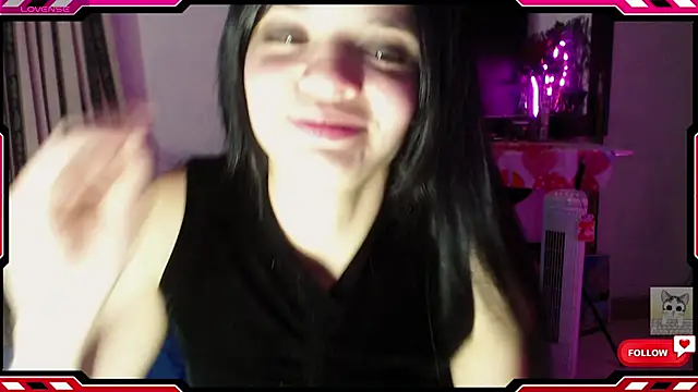 Snapshot of Sarahgin chatting on October 9, 8:13 pm Sarahgin online show from October 9, 8:13 pm