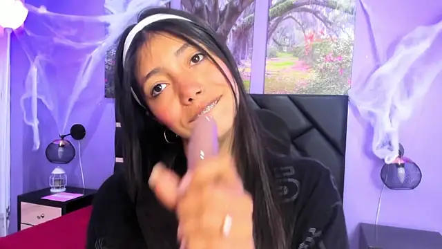 Snapshot of KimberlyVillaLobos chatting on October 15, 12:30 pm KimberlyVillaLobos online show from October 15, 12:30 pm