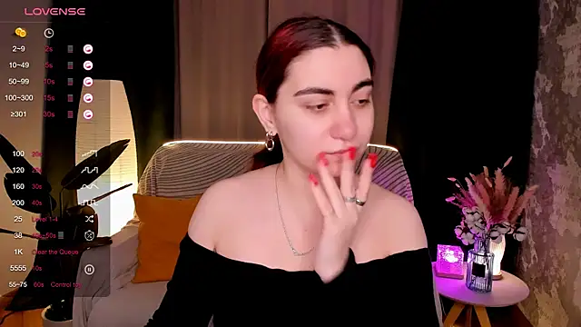 hannacheekss  online show from February 10, 2:03 am