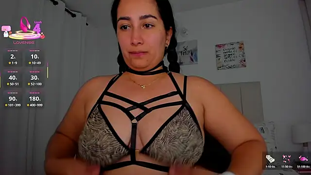 Snapshot of Zara_Sparkle chatting on October 23, 5:35 am Zara Sparkle online show from October 23, 5:35 am