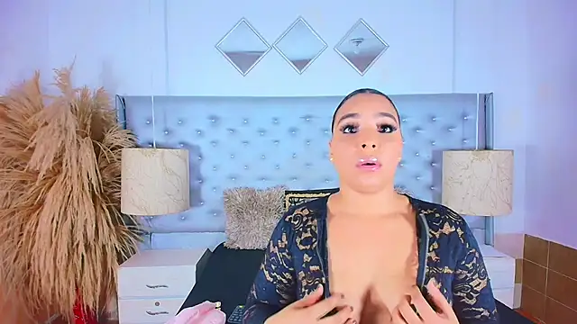 EileenBenzon online show from October 29, 4:50 am