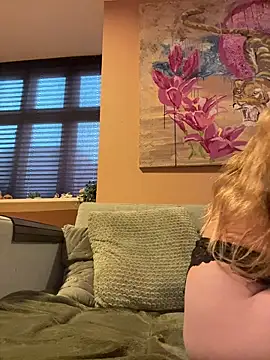 Hr Fru Olsen online show from April 12, 1:14 pm