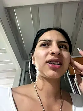 Snapshot of Hilary_pinkk chatting on October 8, 3:33 am Hilary pinkk online show from October 8, 3:33 am