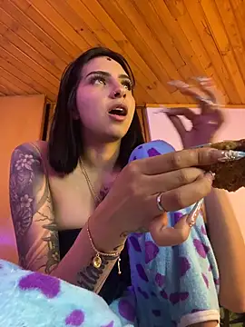 Hilary pinkk online show from March 21, 3:44 am