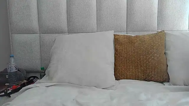 queen-chamss online show from May 10, 10:39 am