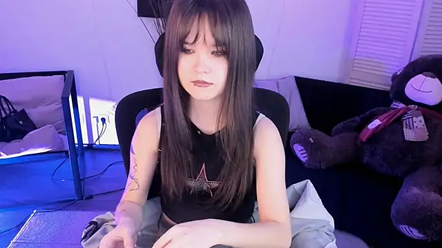 Elainebeness online show from February 9, 4:20 pm