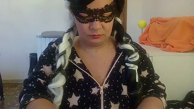 Ninalapiccolina online show from November 25, 3:25 pm