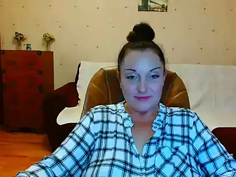 Snapshot of Alice3694 chatting on October 8, 8:51 am Alice3694 online show from October 8, 8:51 am