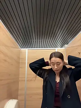 Holly Play online show from April 5, 1:10 pm