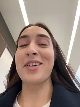 Holly Play online show from November 11, 9:06 am