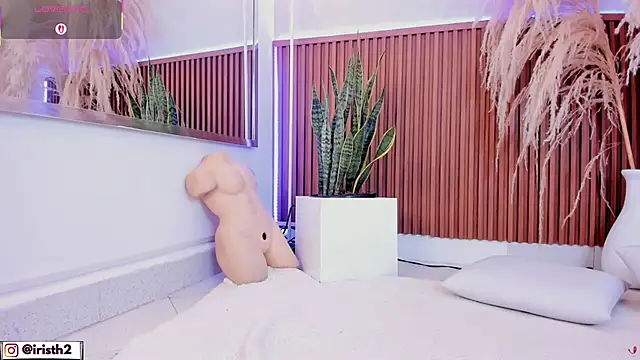 Iris Thompson  online show from January 15, 6:30 am