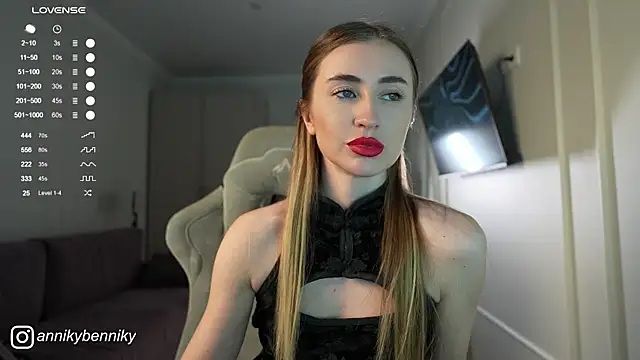 Coconutkittyy online show from October 30, 7:15 pm