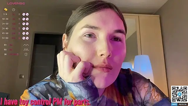 Maria Bowie online show from December 14, 8:03 pm