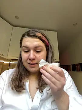 Snapshot of SuzieMurray chatting on October 7, 12:53 pm SuzieMurray online show from October 7, 12:53 pm