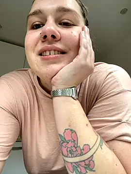 Snapshot of SuzieMurray chatting on September 13, 10:34 am SuzieMurray online show from September 13, 10:34 am