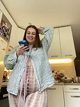 Snapshot of SuzieMurray chatting on September 24, 11:20 am SuzieMurray online show from September 24, 11:20 am