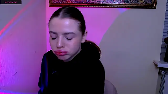 MissOliviaa  online show from February 4, 6:38 am