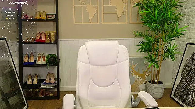 LadyLeea online show from April 1, 4:57 am