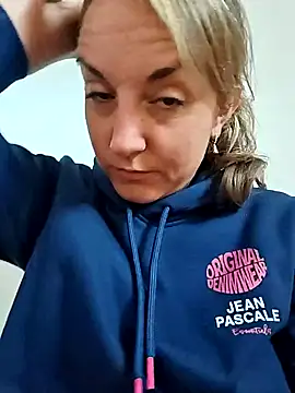 Snapshot of stunning_Rosi chatting on September 11, 12:16 pm stunning Rosi online show from September 11, 12:16 pm