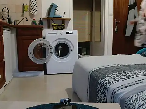 Snapshot of Lauzo21 chatting on October 6, 5:35 am Lauzo21 online show from October 6, 5:35 am