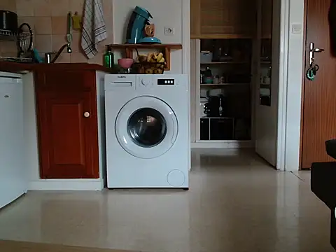 Snapshot of Lauzo21 chatting on October 28, 2:12 pm Lauzo21 online show from October 28, 2:12 pm