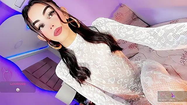 Shanelengel online show from February 3, 6:40 am