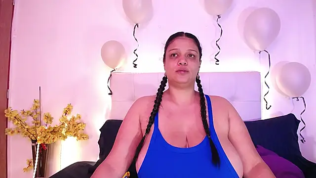 Nicol Love0 online show from April 18, 1:02 pm