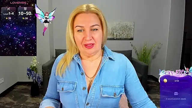 Lili Crossi online show from February 3, 6:51 am