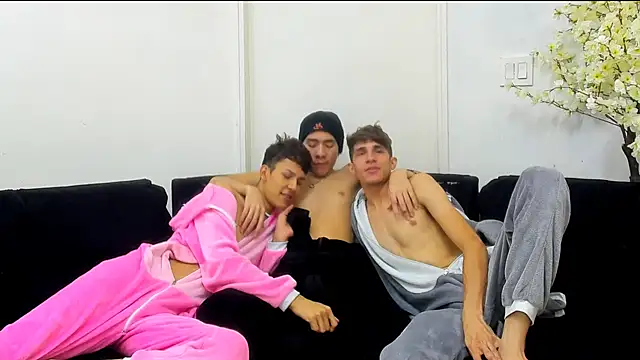 StrawwBoys online show from September 15, 11:18 am