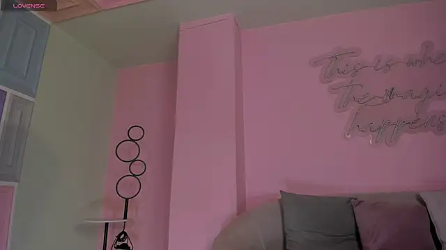 KatieNolan 1 online show from April 3, 7:45 pm