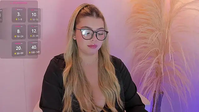 thaliafox  online show from February 6, 9:07 pm