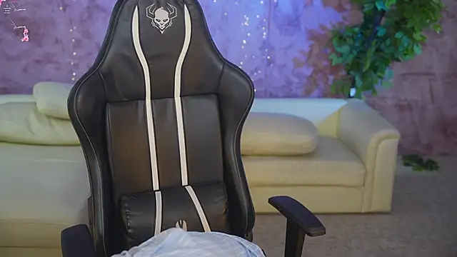 Julia  Star  online show from September 13, 10:34 am