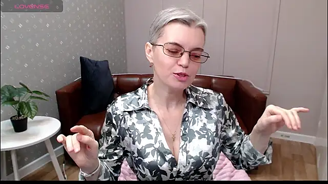 Cutie Erikaa1 online show from December 18, 2:38 am