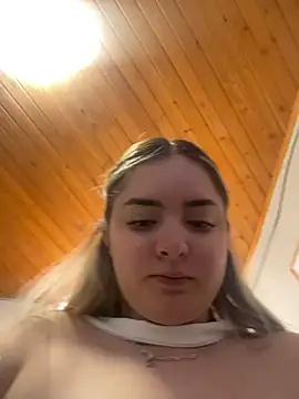 imlindapink online show from February 12, 7:48 pm