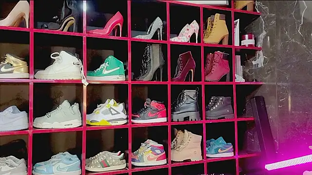 Indianbrownie online show from March 18, 3:06 pm