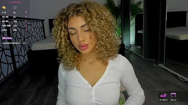 SugarPixiee online show from December 19, 8:39 am