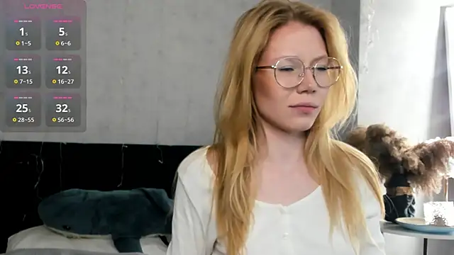 Esme Runn online show from March 31, 3:06 am