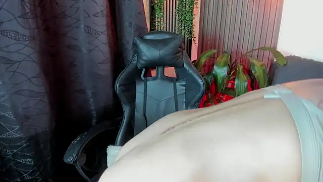 Layla 707 online show from December 1, 11:51 pm