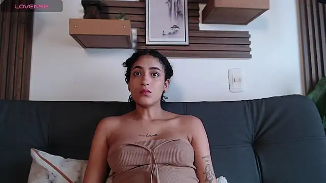 Layla 707 online show from February 9, 6:32 pm