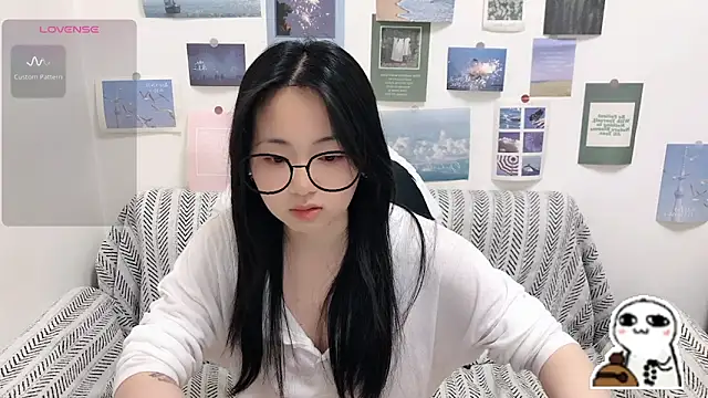 LiLiYbaby online show from April 4, 6:45 am