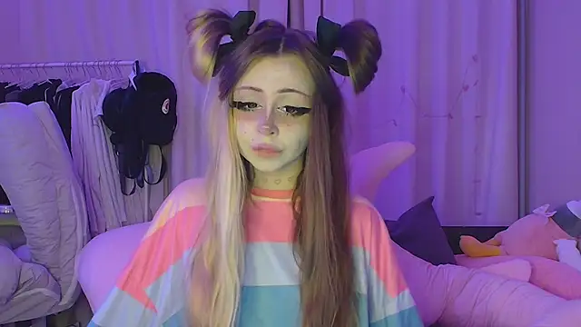 suemeow online show from April 12, 8:22 pm